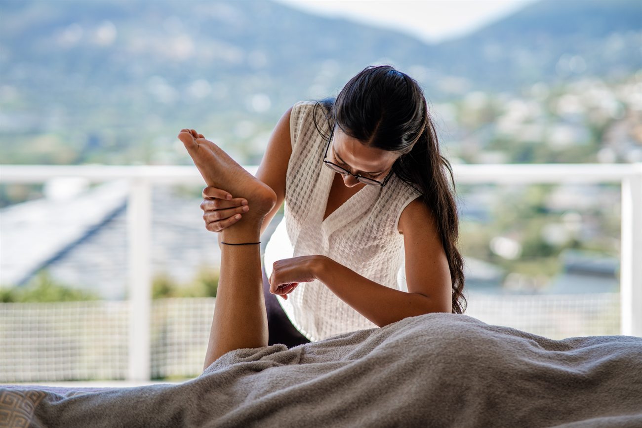 A massage in the wellness space at RevivoCare
